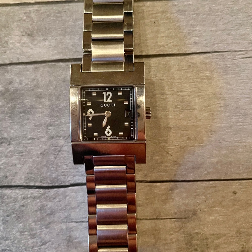 Gucci 7700 Black Dial Stainless Steel Quartz Watch